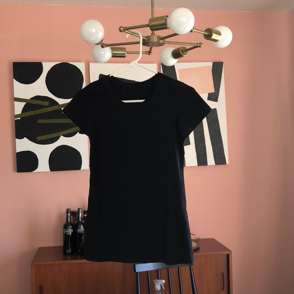 EUC basic black lululemon tee size 4